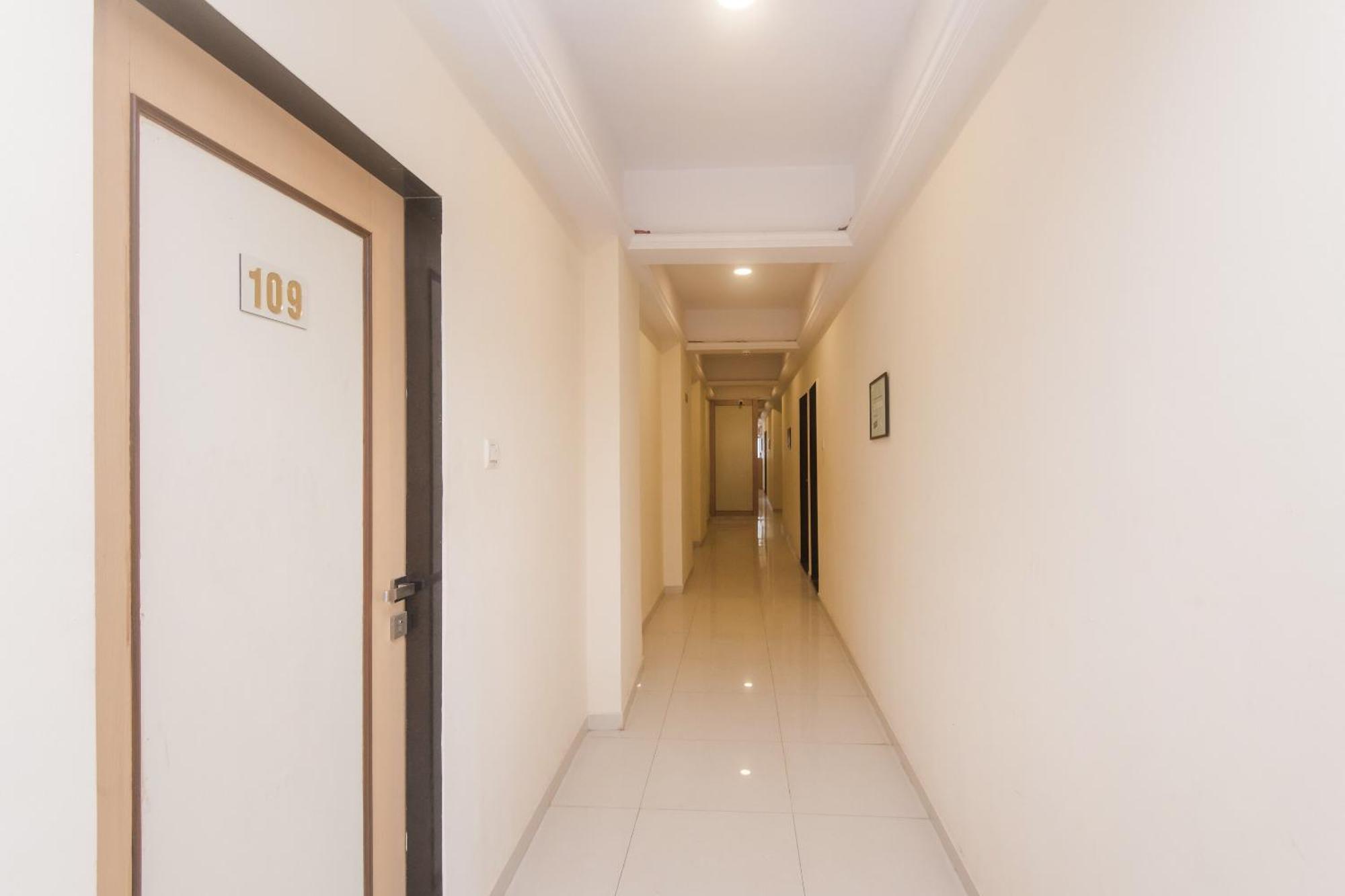 Capital O Orbit Near Infiniti Mall Hotel Bombay